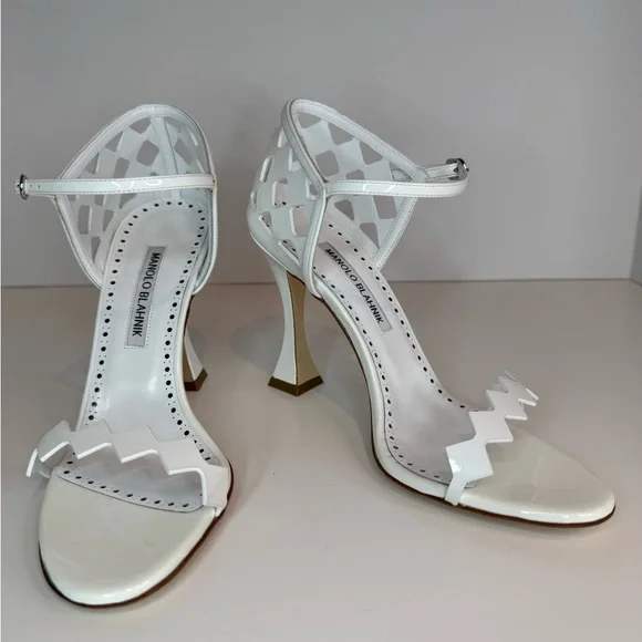 NEW!! Never Worn!! Manolo Blahnik White Heels! - Picture 1 of 4